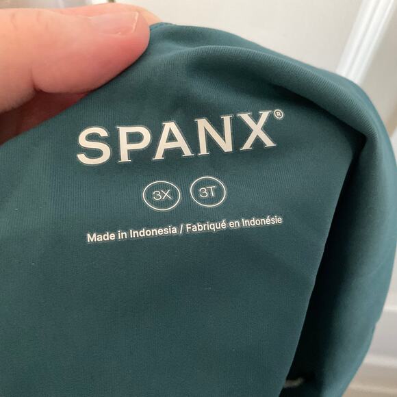 SPANX Green 2 in 1 Plus Size Athletic Cross Back Tank Top - Size 3X - Picture 7 of 7